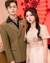 单亲妈妈进豪门 高清封面